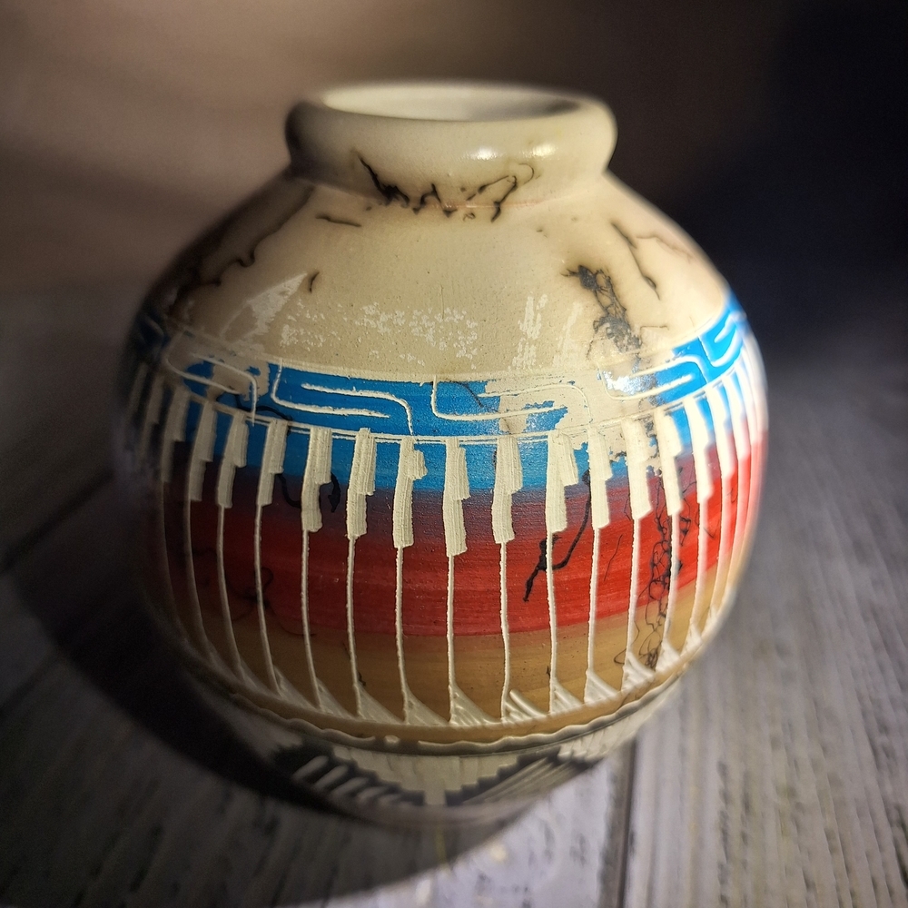 Native American Navajo Horsehair Signed Etched Pottery Vase Blue/Red/White - Picture 2 of 12